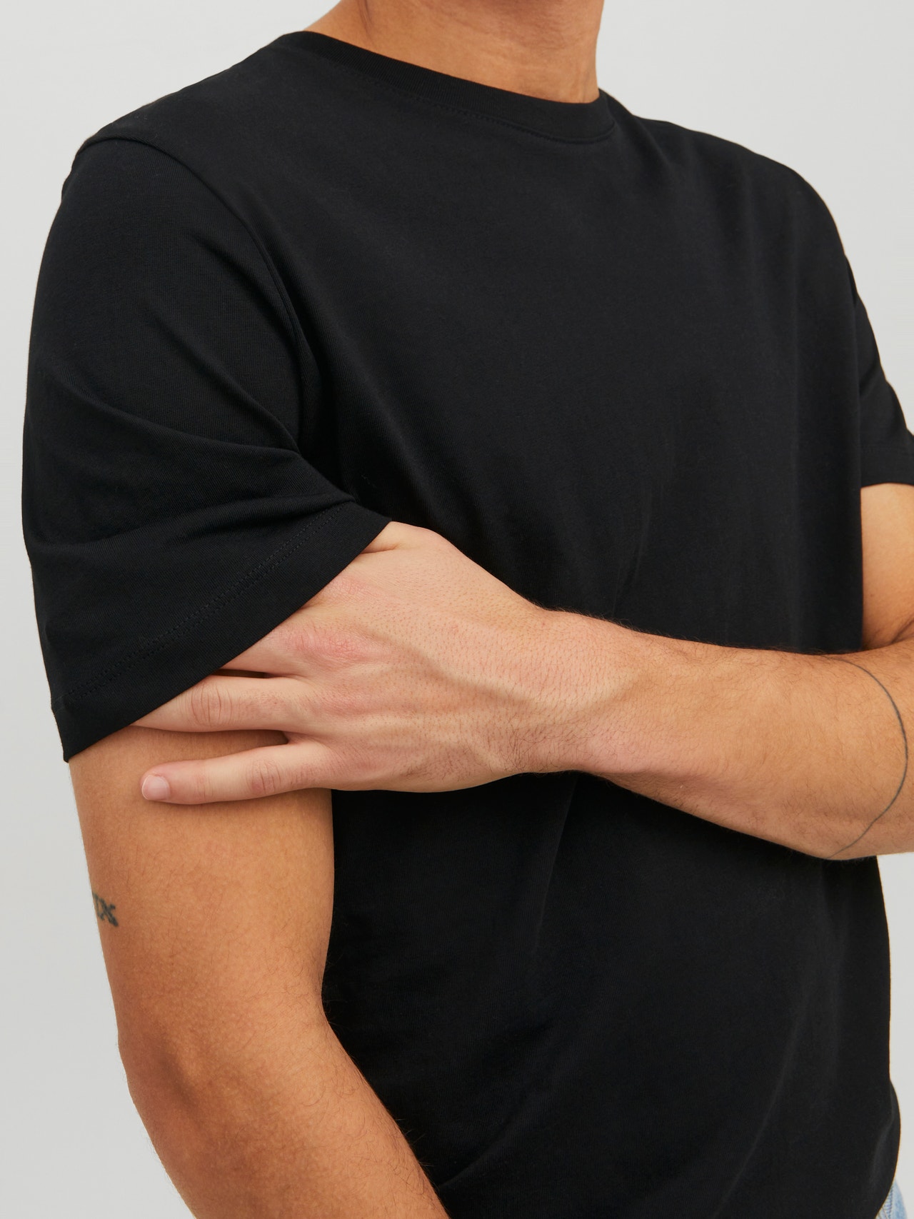 Jack & Jones Standard Fit O-Neck T-Shirt -Black - 12156101