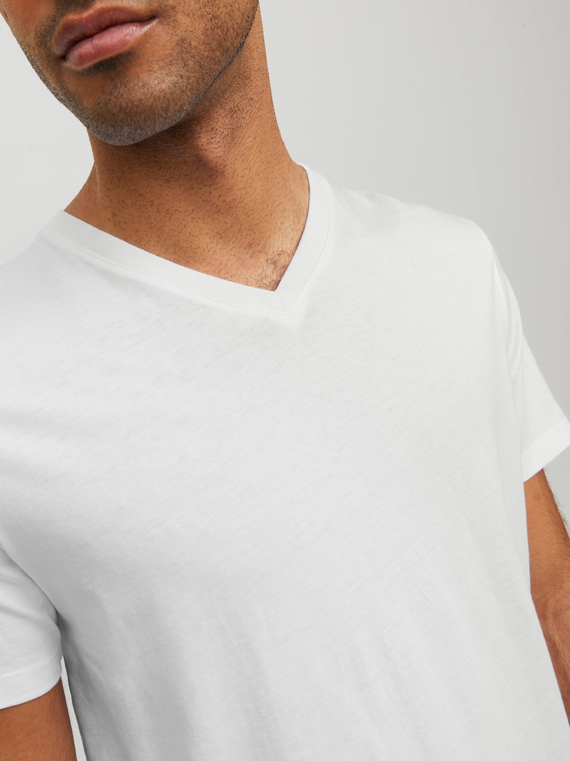 Standard Fit V-Neck T-Shirt | Jack & Jones®