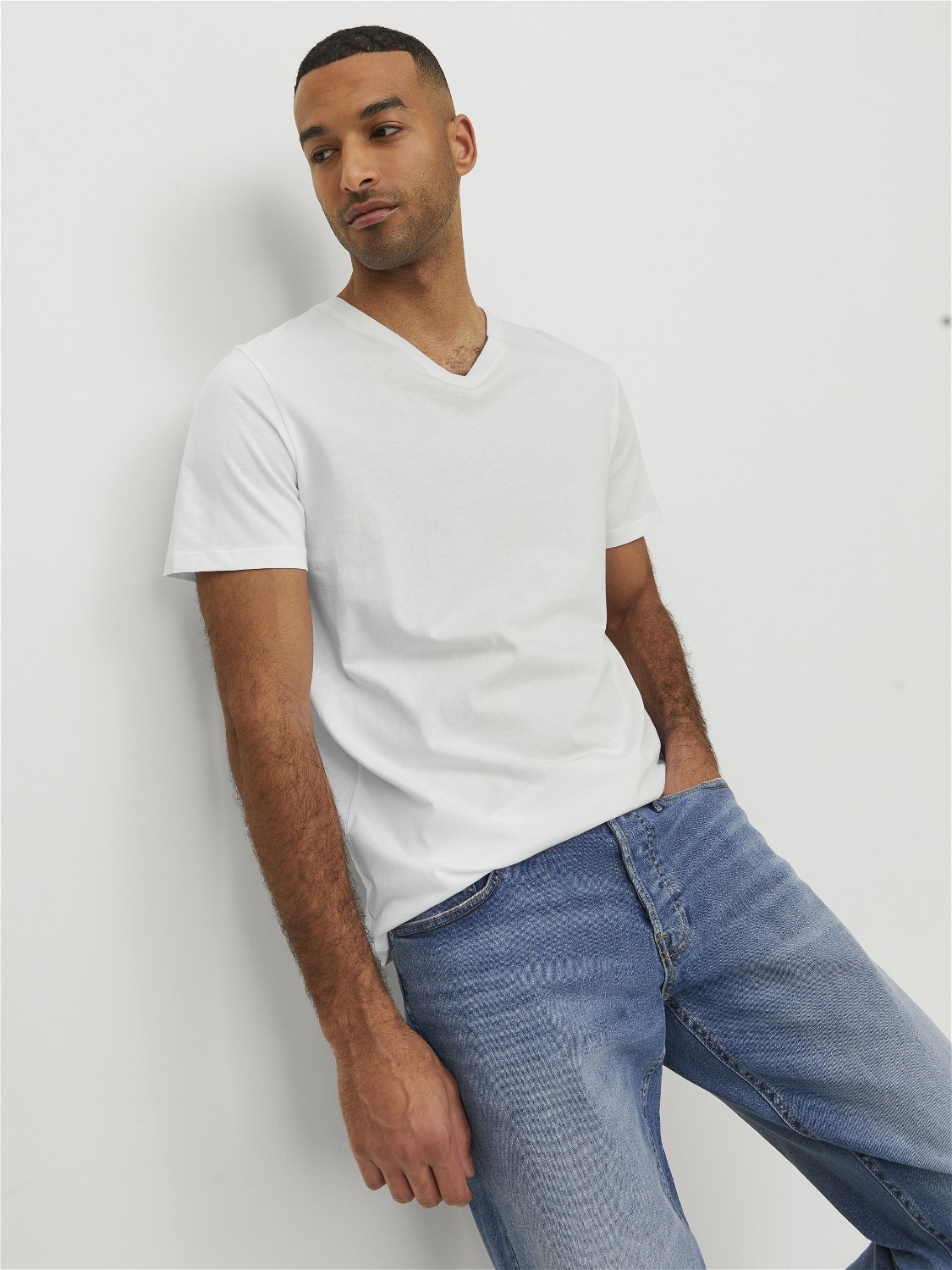Jack & Jones Standard Fit V-Neck T-Shirt -White - 12156102
