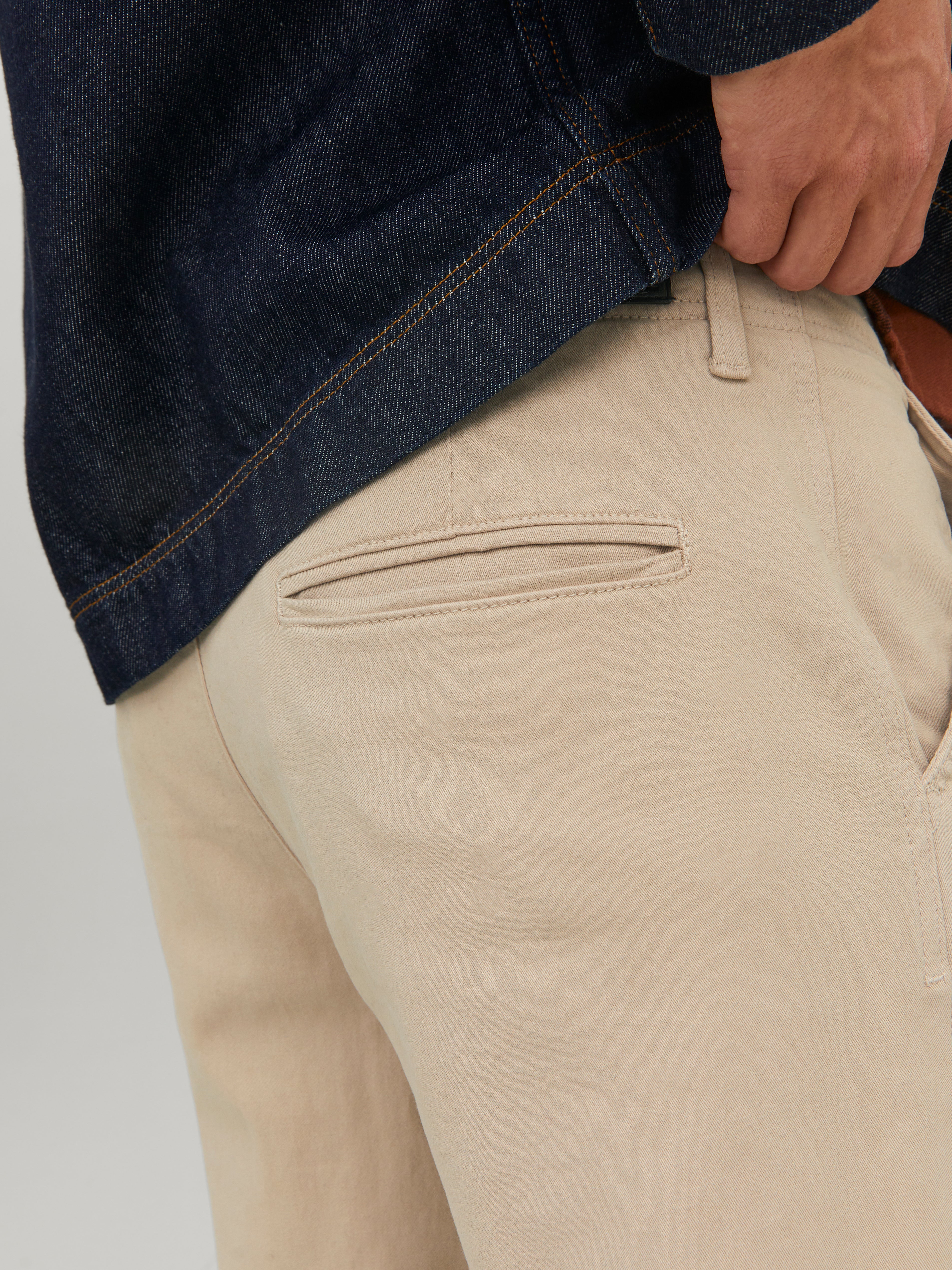 Loose Tapered-Fit Chino