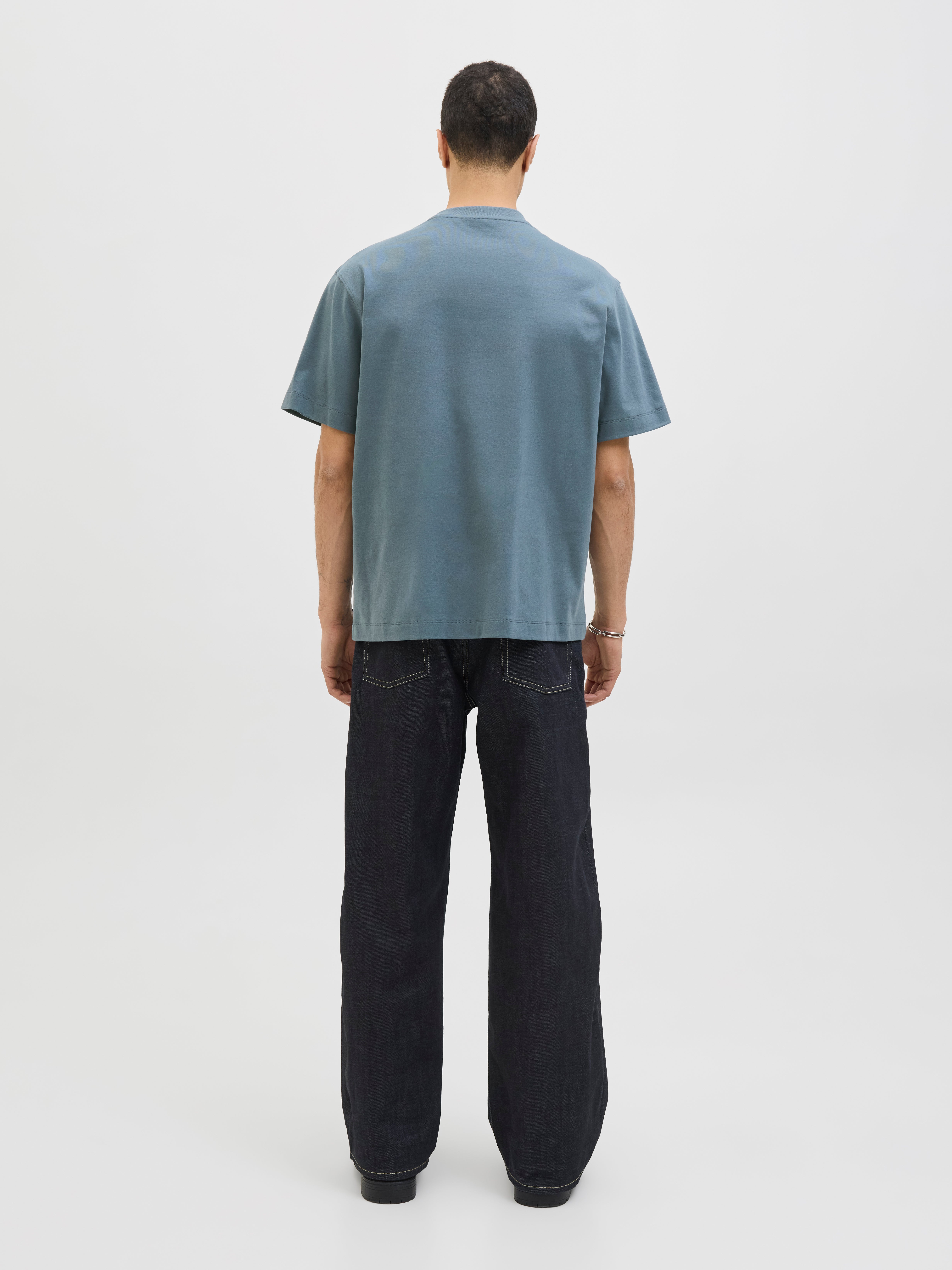 Wide Fit Urban Edge T-Shirt | Dark Grey | Jack & Jones®