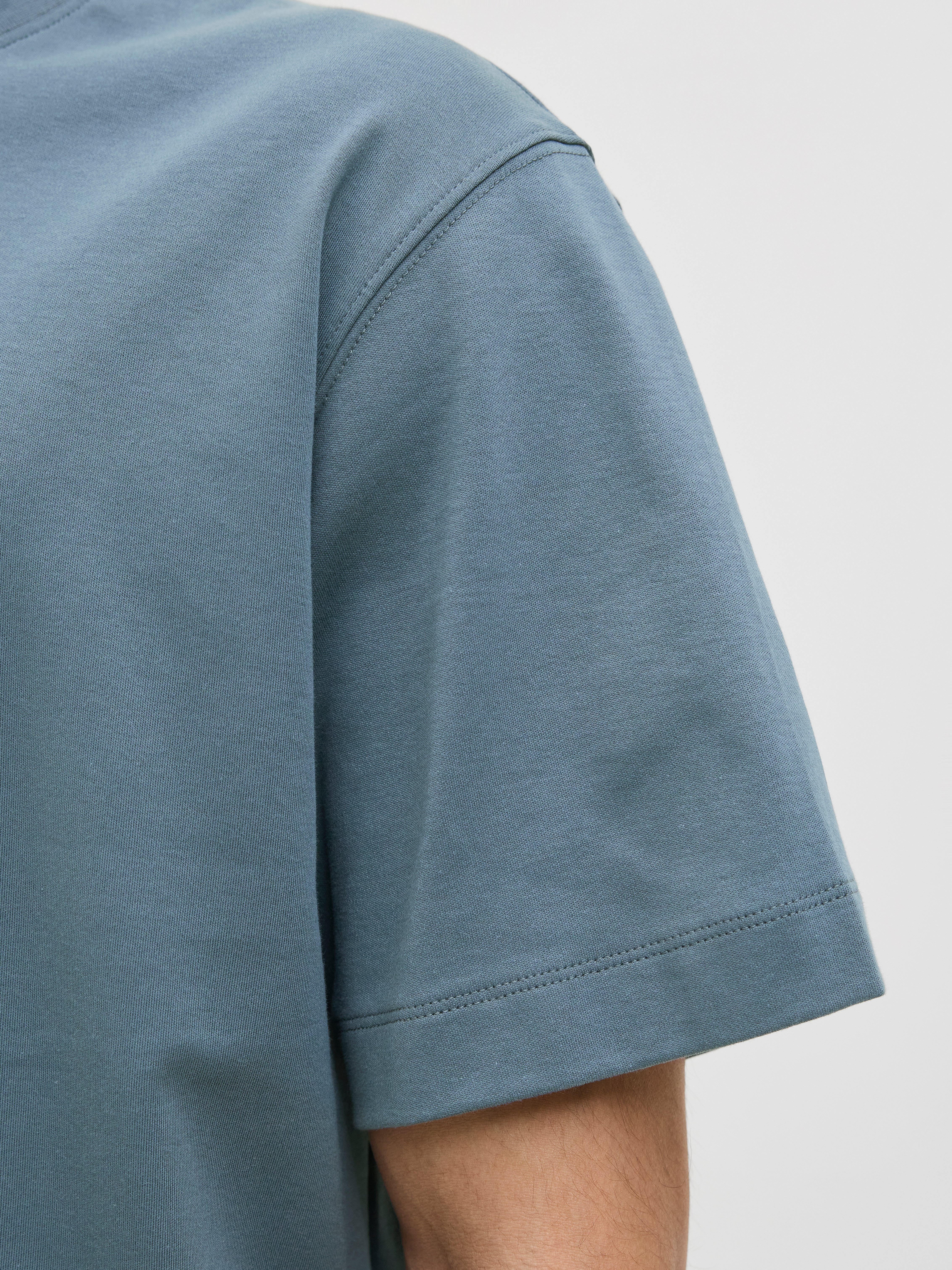 Wide Fit Urban Edge T-Shirt | Dark Grey | Jack & Jones®