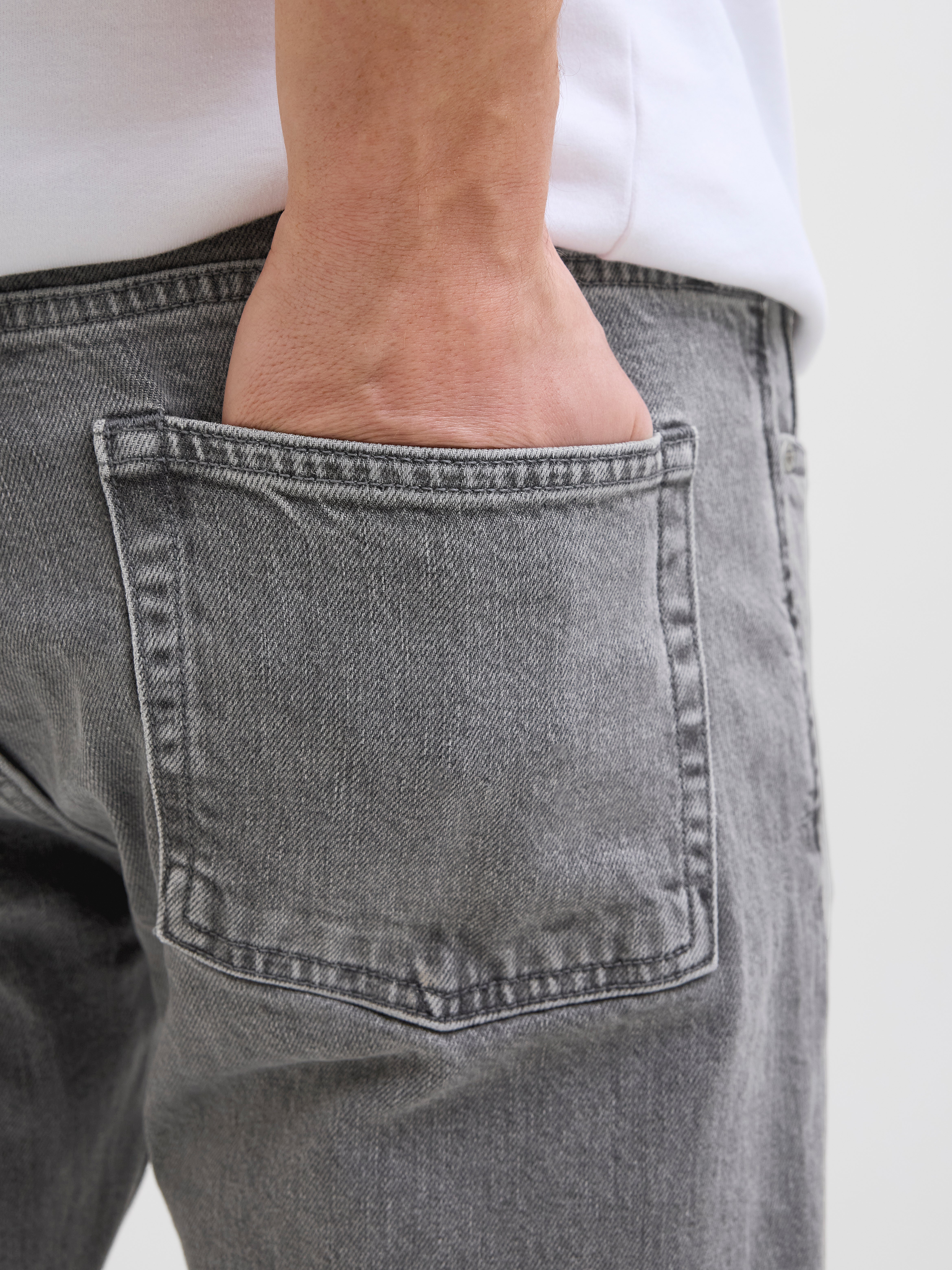 CHRIS 676 Relaxed Fit Jeans | Jack & Jones®