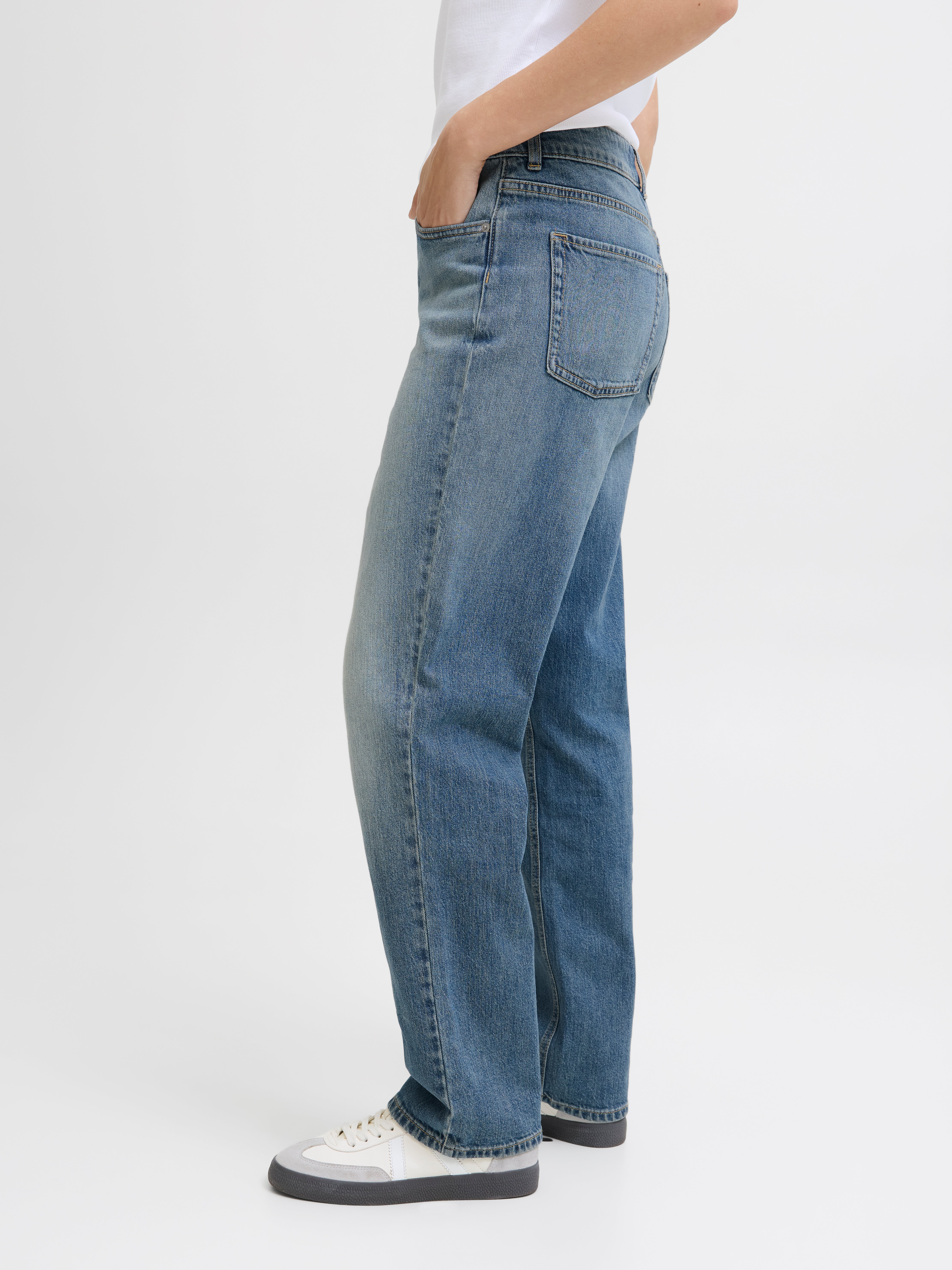 HANOI Mid-Rise Straight Fit Jeans | Jack & Jones