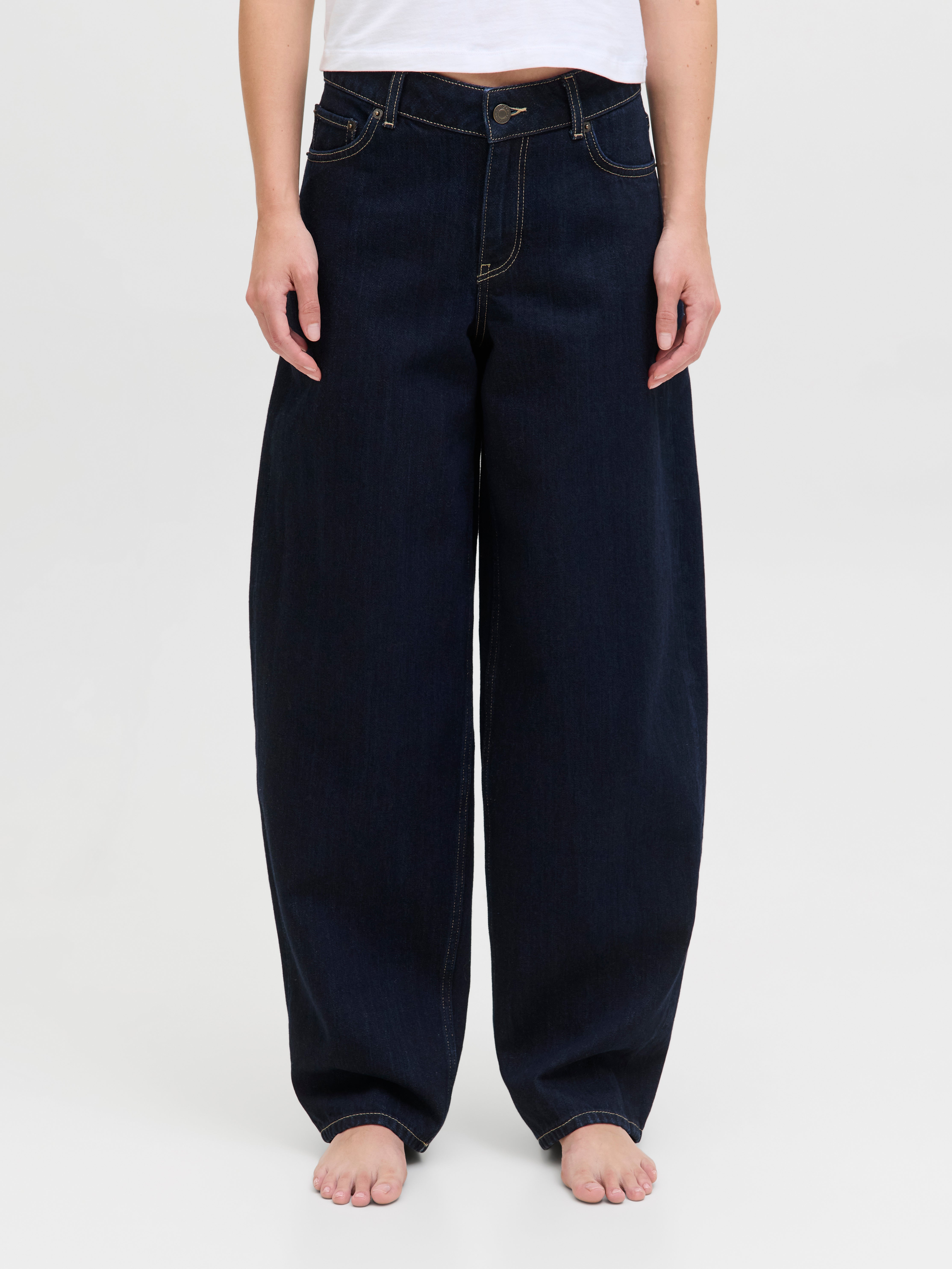 FUJI Mid-Rise Barrel Fit Jeans | Jack & Jones